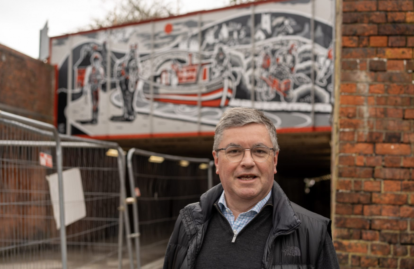 Sir Robert Buckland MP with the new Conservative Government Funded mural showcasing Swindon’s canal history