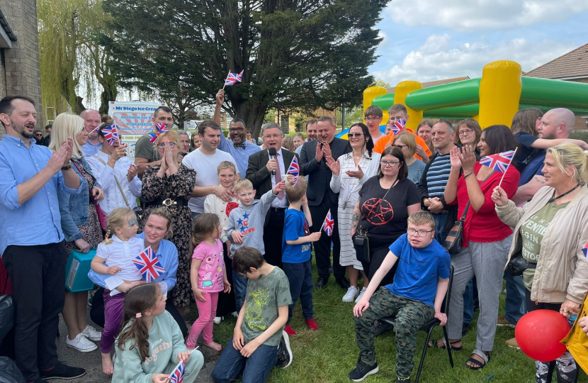 Sir Robert Buckland celebrating the Coronation with local residents in Park South